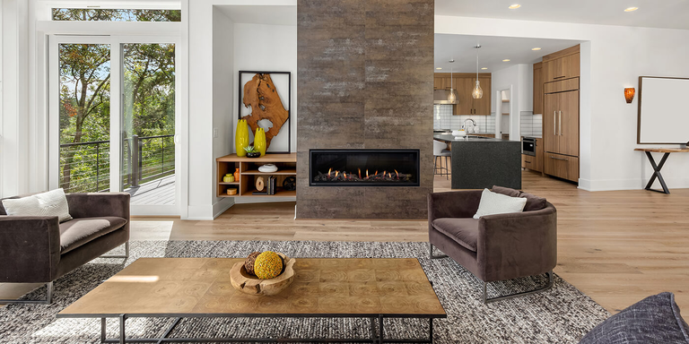 A modern home with a linear Direct Vent gas fireplace from Montigo 