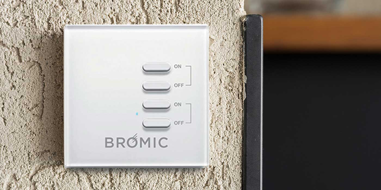 Bromic wall-mounted control unit with easy touch buttons