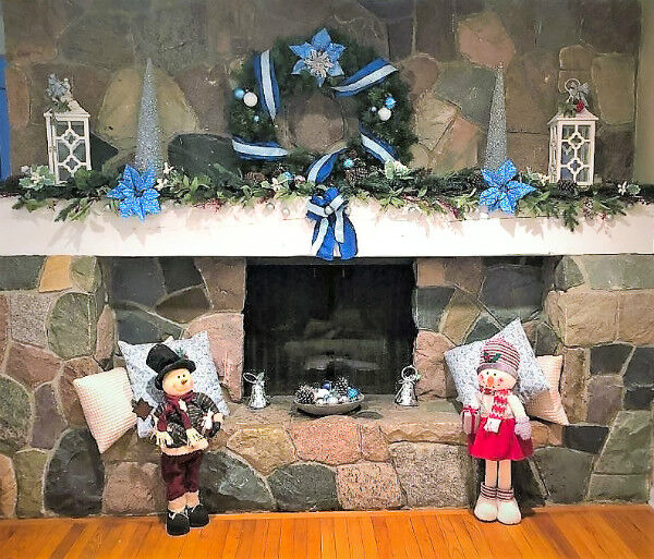 Christmas Cottage Mantel