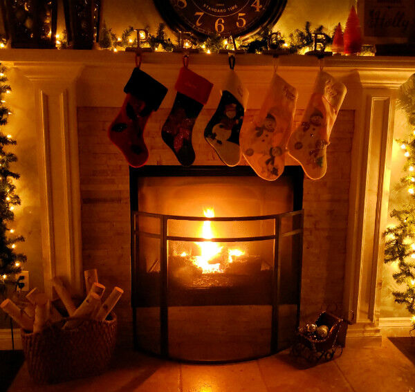 Cozy Christmas Mantel