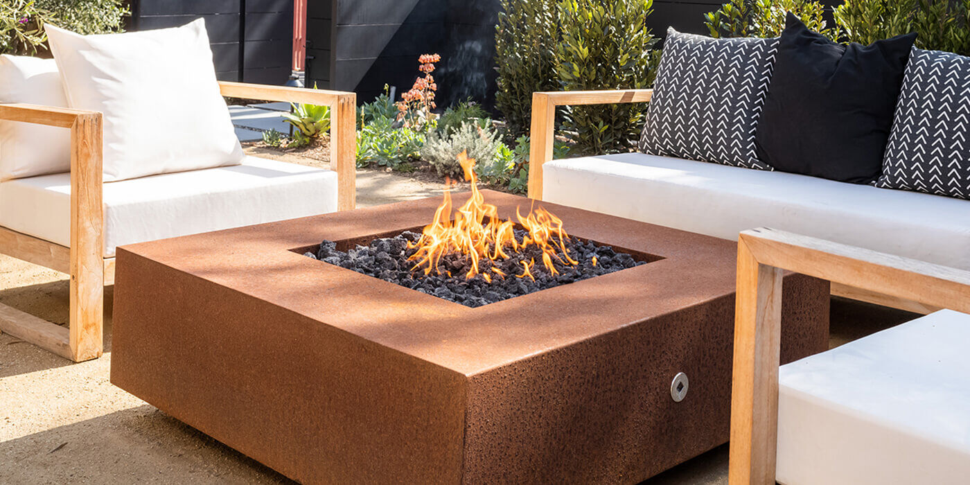 A square Corten Steel gas fire pit from the brand The Outdoor Plus A square Corten Steel gas fire pit from the brand The Outdoor Plus