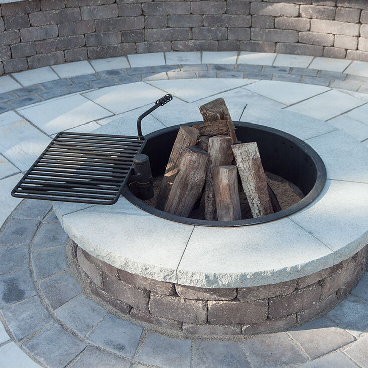 Masonry fire pit with cooking grate