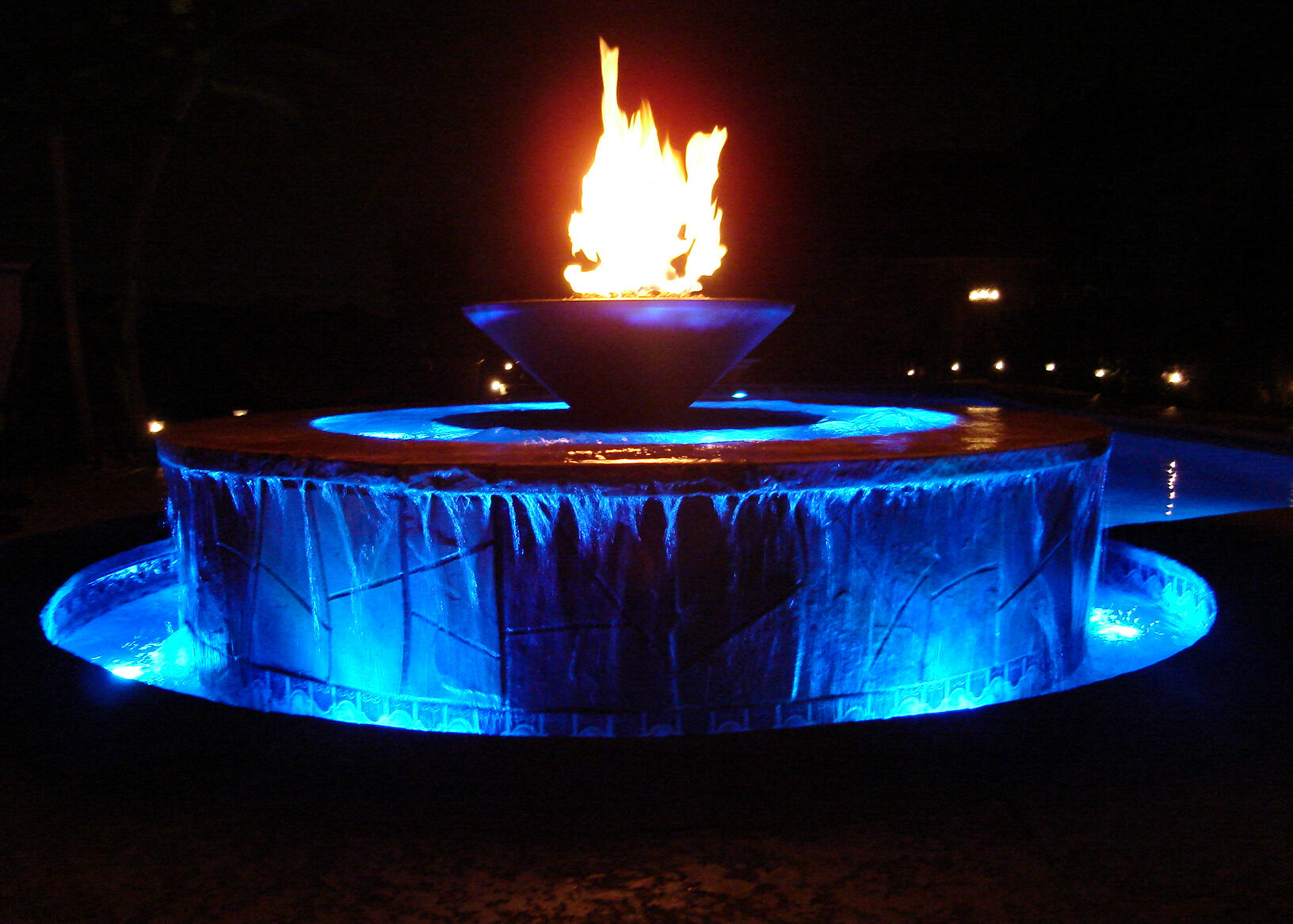 8 Incredible Fire and Water Features | Woodlanddirect.com